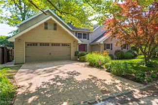 833 Aurora Dr, Vermilion, OH 44089
