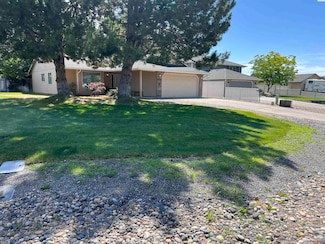 2506 Crane Dr, West Richland, WA 99353