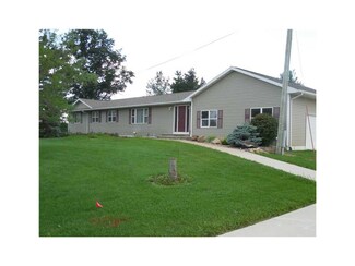 5518 Fairchild Rd, Walker, IA 52352