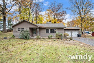 4756 Woodland Ct, Coloma, MI 49038
