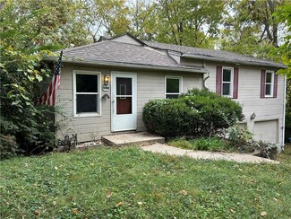 11814 E Roberts St, Sugar Creek, MO 64054
