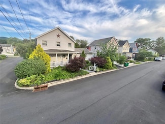 49 N Chestnut St, Beacon, NY 12508