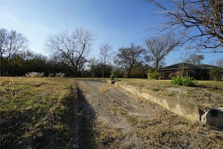 1227 Maple St, Bonham, TX 75418