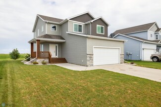 5528 58th St S, Fargo, ND 58104
