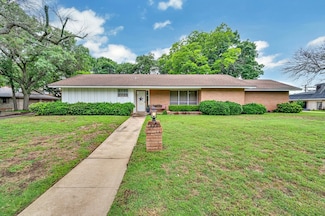 2832 Wooded Acres Dr, Waco, TX 76710