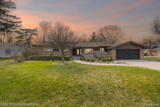 32036 Red Clover Rd, Farmington Hills, MI 48334