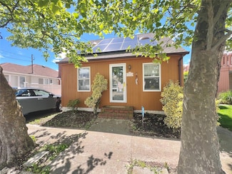 23 Garden City Ave, Point Lookout, NY 11569
