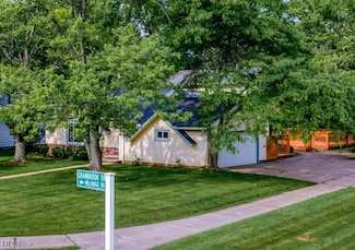 1079 Cranbrook Dr, Cleveland, OH 44143