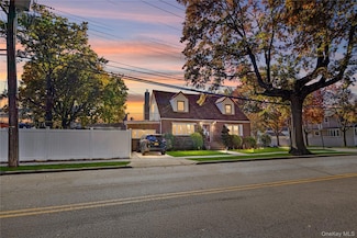 8303 261st St, Glen Oaks, NY 11004