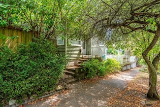 3636 Linden Ave N, Seattle, WA 98103
