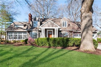 6230 Howe Dr, Fairway, KS 66205