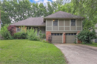14001 S Cottonwood Dr, Olathe, KS 66062