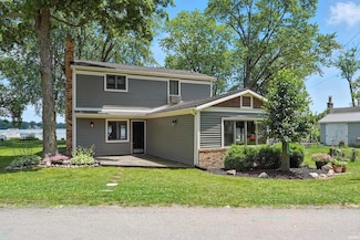 7055 S 020 E, Wolcottville, IN 46795