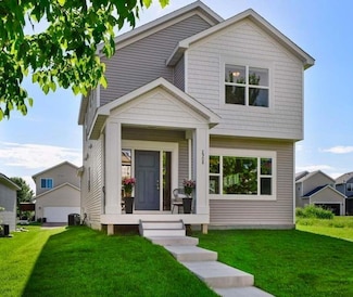 2908 Mark Twain Dr, Chaska, MN 55318