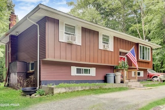 711 Whippoorwill Dr, Bushkill, PA 18324