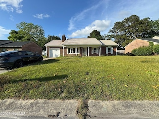 7 Walnut Dr, Jacksonville, NC 28546
