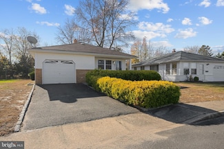321 Curacao St, Toms River, NJ 08757