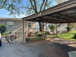 3601 Wellington Ln, Louisville, TN 37777