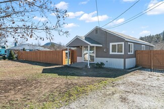 8769 School St, Dryden, WA 98821