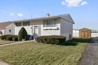 214 S 1st St, Elburn, IL 60119