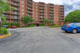 1 Bloomingdale Place Unit 304, Bloomingdale, IL 60108
