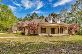 8890 Dana Rd, Biloxi, MS 39532