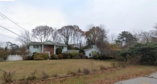 13 Whitney Cir, Glen Cove, NY 11542