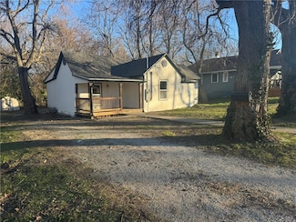 901 4th St, Osawatomie, KS 66064