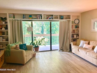 500 Umstead Dr Unit D307, Chapel Hill, NC 27516