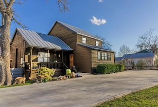 405 N Pecan St, Fredericksburg, TX 78624