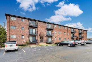 6820 W Raven St Unit 1B, Chicago, IL 60631