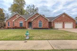 205 Gist Dr, Pryor, OK 74361