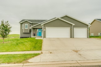 4602 Crown Point Rd NW, Mandan, ND 58554