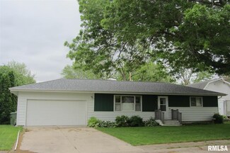 365 N Henry St, Walcott, IA 52773