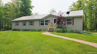 5303 Dove Rd, Kimball, MI 48074