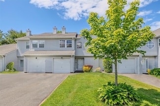 903 Sara Cir, Port Jefferson Station, NY 11776