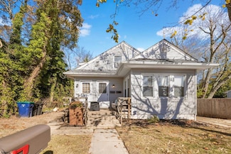 27 E Groveland Ave, Somers Point, NJ 08244