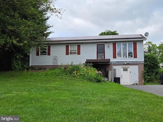 15 Sharon Dr, Shermans Dale, PA 17090
