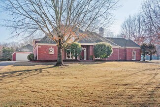 5040 Rowen Oak Rd, Collierville, TN 38017