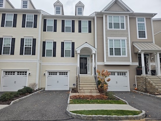 12 Putnam Ln, Danbury, CT 06810