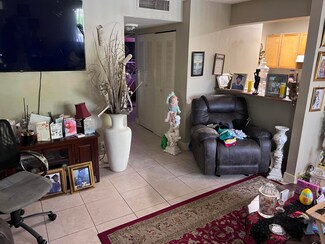 516 Meadows Cir, Boynton Beach, FL 33436