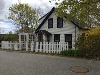 42 Pleasant St, Rockport, ME 04856