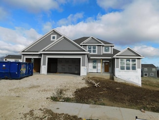 692 Hummingbird Ln, Grafton, WI 53024
