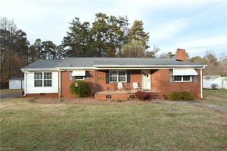 427 Grand View Ave, Liberty, NC 27298