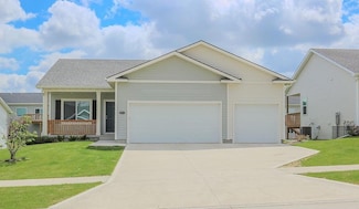 5515 167th St, Urbandale, IA 50323