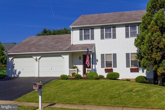 223 Strawberry St, Leola, PA 17540