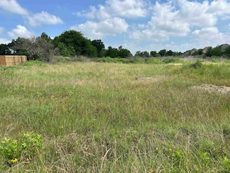 3139 Club Dr, Tyler, TX 75703