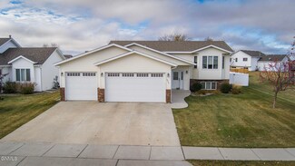 2905 Buckskin Rd, Mandan, ND 58554