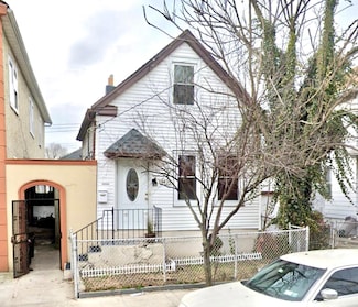 4439 Mundy Ln, Bronx, NY 10466