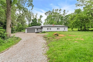 2911 W Delmar Ave, Godfrey, IL 62035